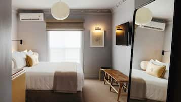 1 sovrum, sängtillbehör av högsta kvalitet, bäddmadrasser och minibar