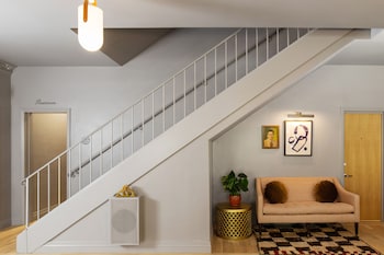 Sitting area in hotel lobby at Palihotel Westwood Village - West Beverly Hills