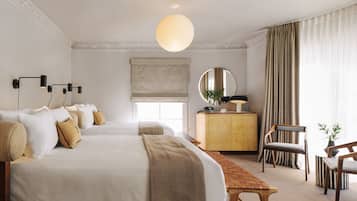 1 sovrum, sängtillbehör av högsta kvalitet, bäddmadrasser och minibar