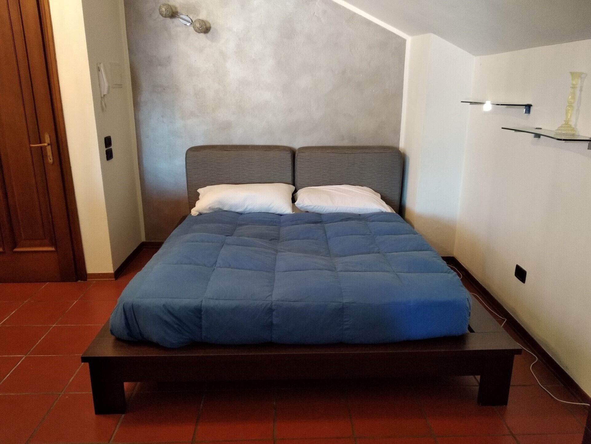 Full appartment very close to centre town in a silent and nice area.