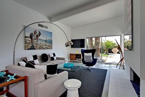 Smart TV, fireplace, books, stereo - Willow Run true Mid-Century Modern in Beautiful Palm Springs (Palm Springs)