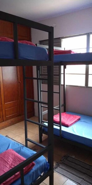 Soundproofing, iron/ironing board, free WiFi, bed sheets - Hostel Bauru (Bauru)