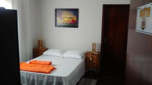 Soundproofing, iron/ironing board, free WiFi, bed sheets - Hostel Bauru (Bauru)