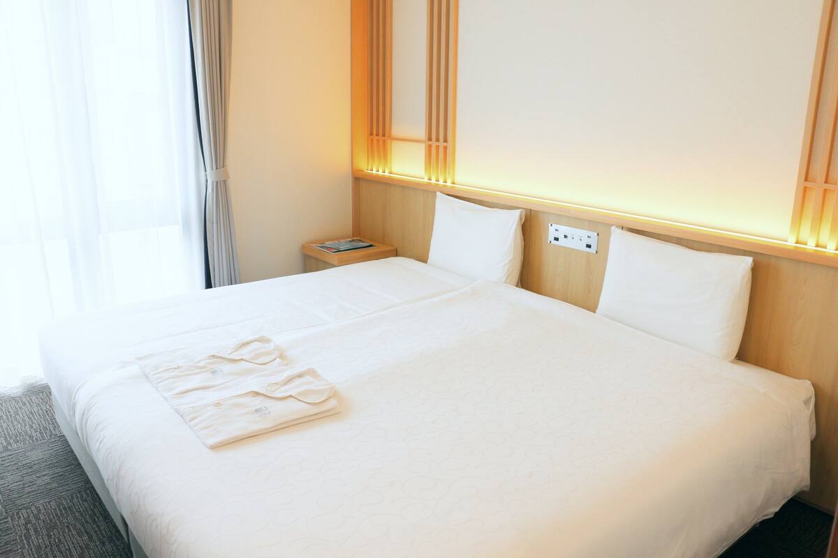 ห้องทวิน (Hollywood Twin Room) | เครื่องนอนระดับพรีเมียม, เตียง Select Comfort, ตู้นิรภัยในห้องพัก