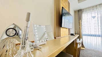 Room equipped with a beauty dryer, Non Smoking | Premium bedding, Select Comfort beds, in-room safe, desk