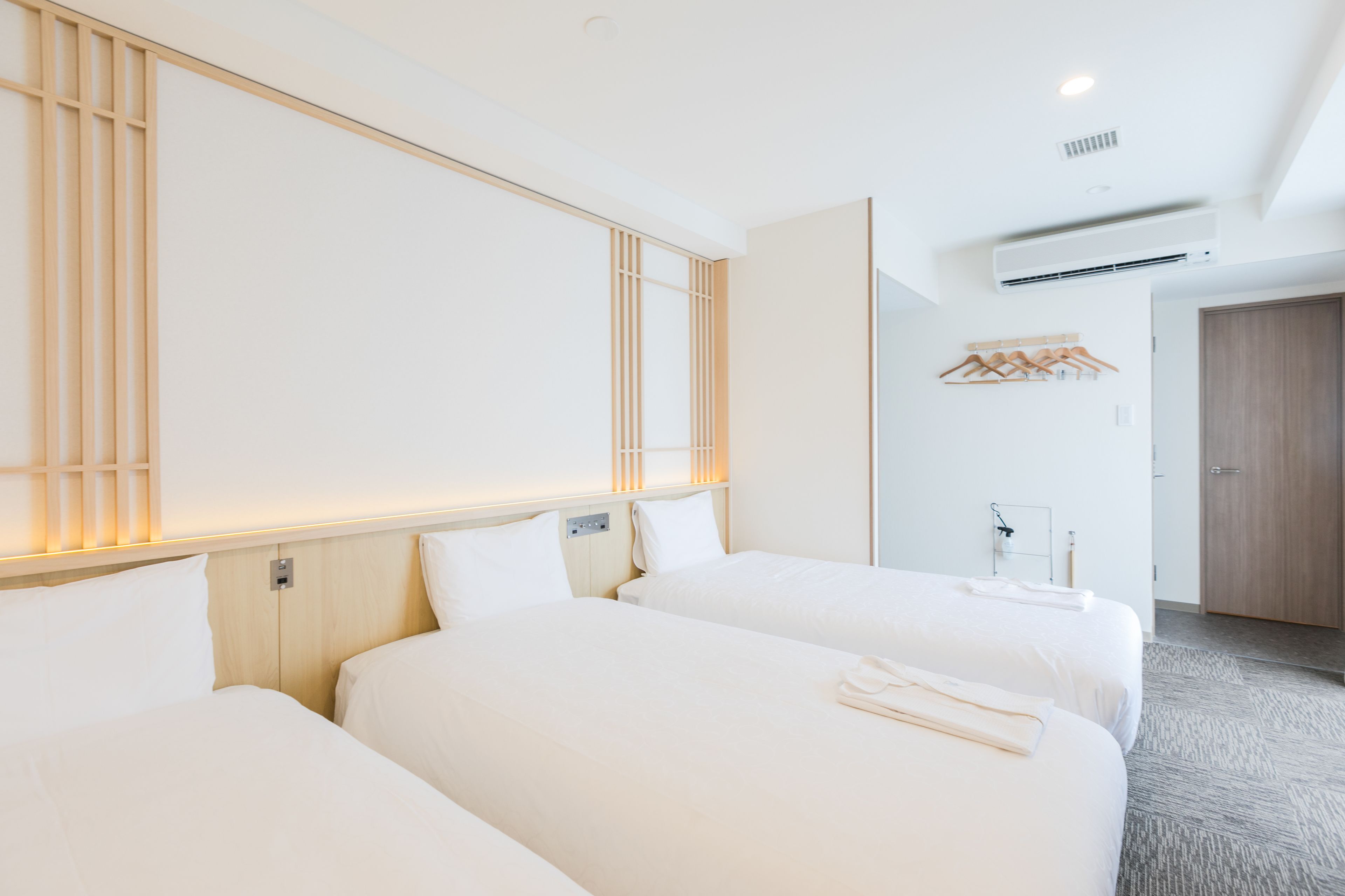 triple room, non smoking | 1 bedroom, premium bedding, select comfort beds, in-room safe