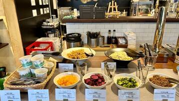 Daily buffet breakfast (JPY 1600 per person)