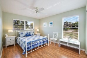 3 habitaciones, tabla de planchar con plancha y cuna de viaje 