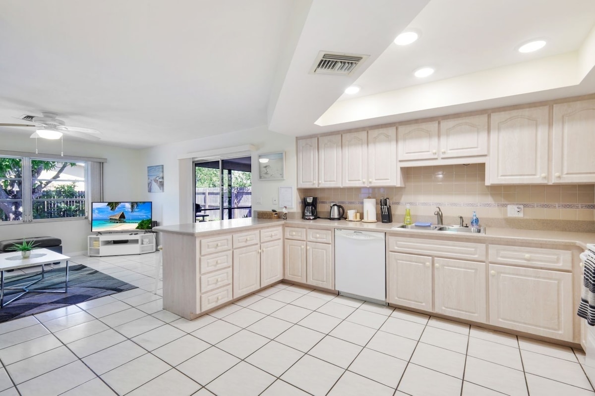 Photo 12 of Excellent location ~ 1.5 miles to the beach ~ 3bed/2bath house w/fenced backyard