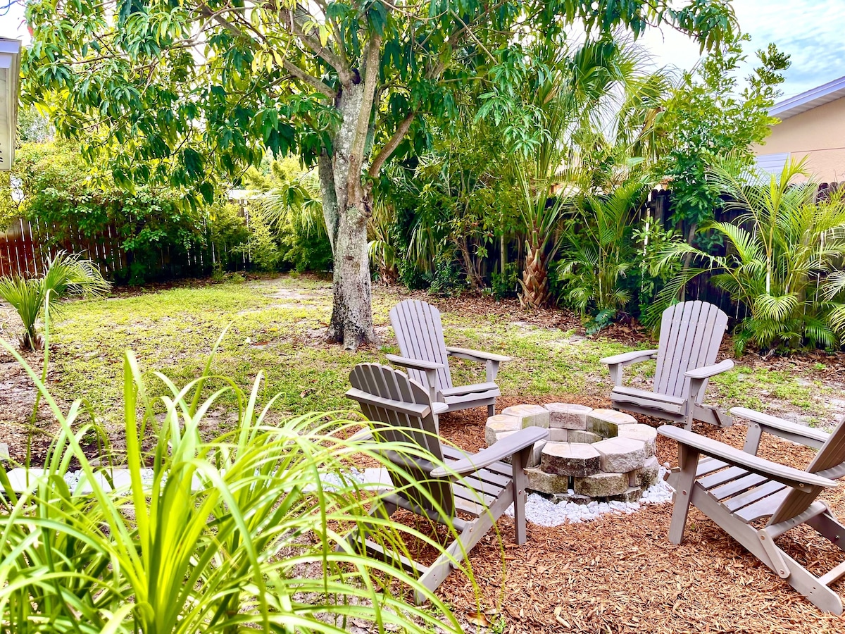 Excellent location ~ 1.5 miles to the beach ~ 3bed/2bath house w/fenced backyard