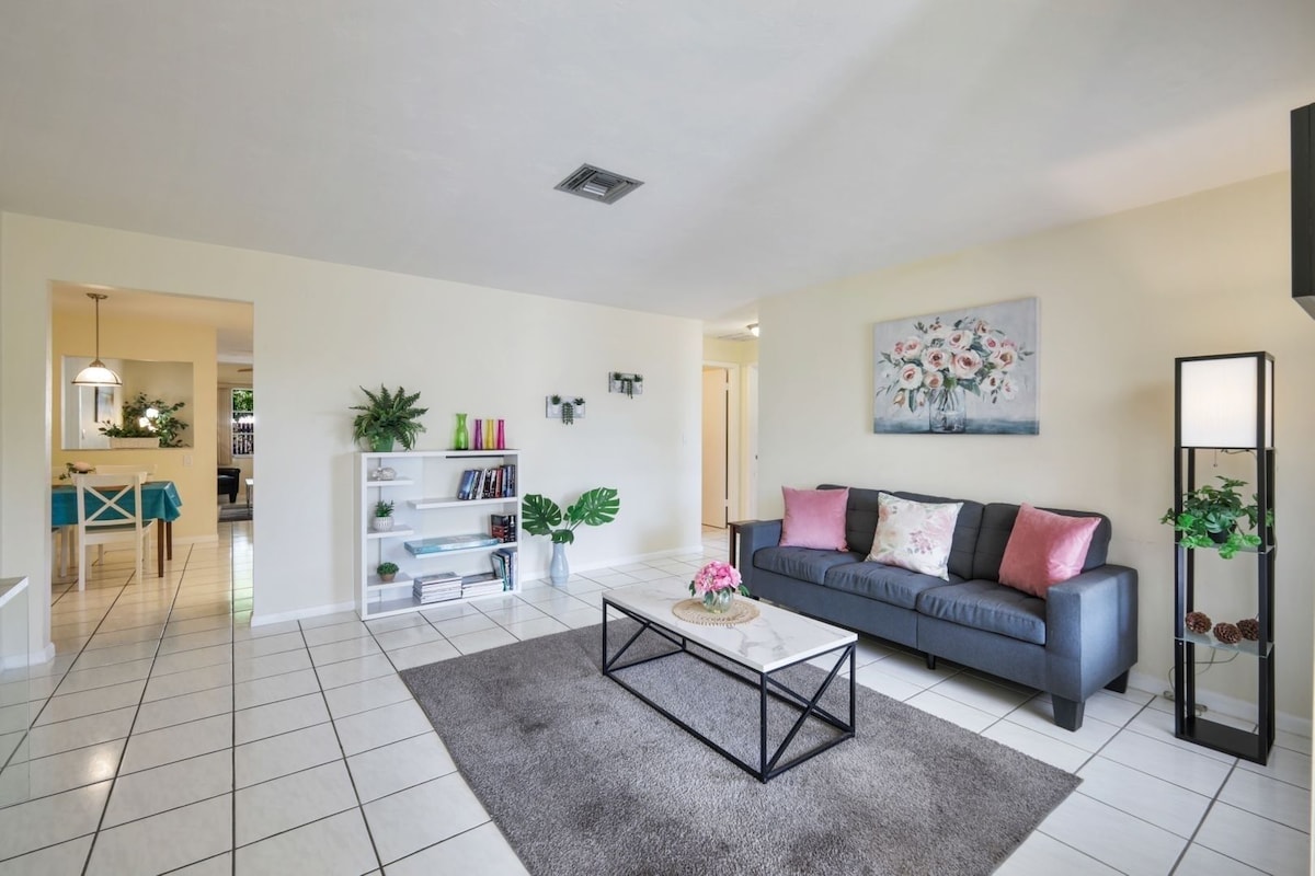 Photo 23 of Excellent location ~ 1.5 miles to the beach ~ 3bed/2bath house w/fenced backyard