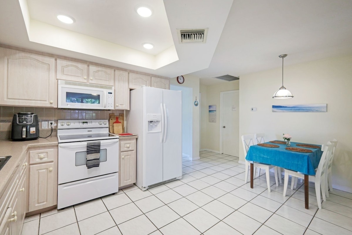 Photo 16 of Excellent location ~ 1.5 miles to the beach ~ 3bed/2bath house w/fenced backyard