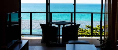 Hypo-allergenic bedding, blackout curtains, soundproofing, free WiFi