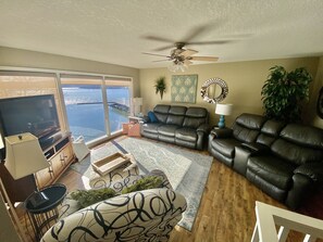 Smart TV, DVD player