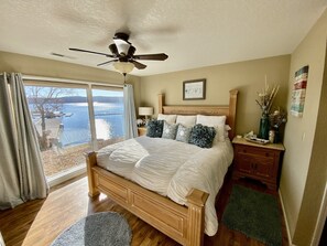 3 bedrooms, travel cot, free WiFi, bed sheets