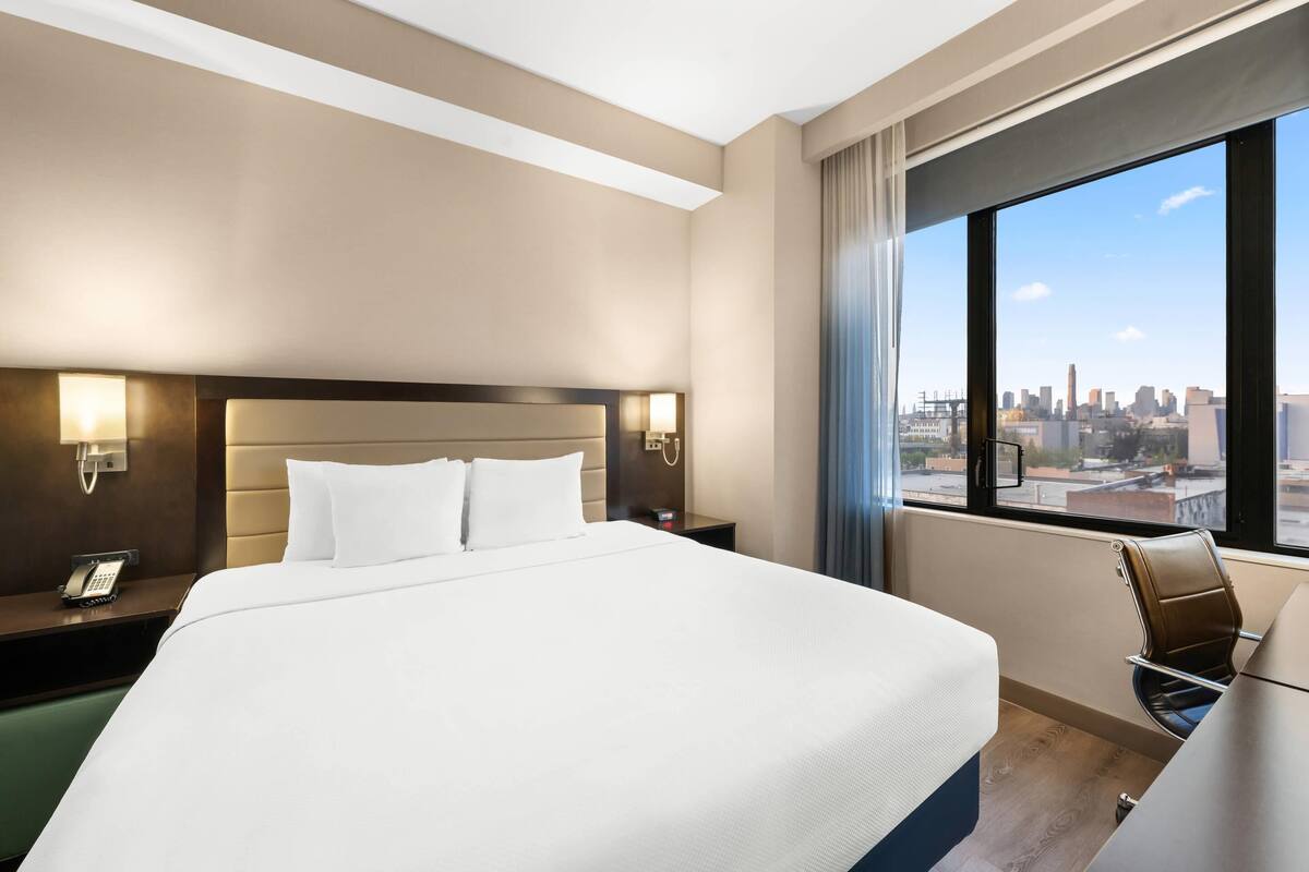 in-room safe, desk, laptop workspace, blackout curtains