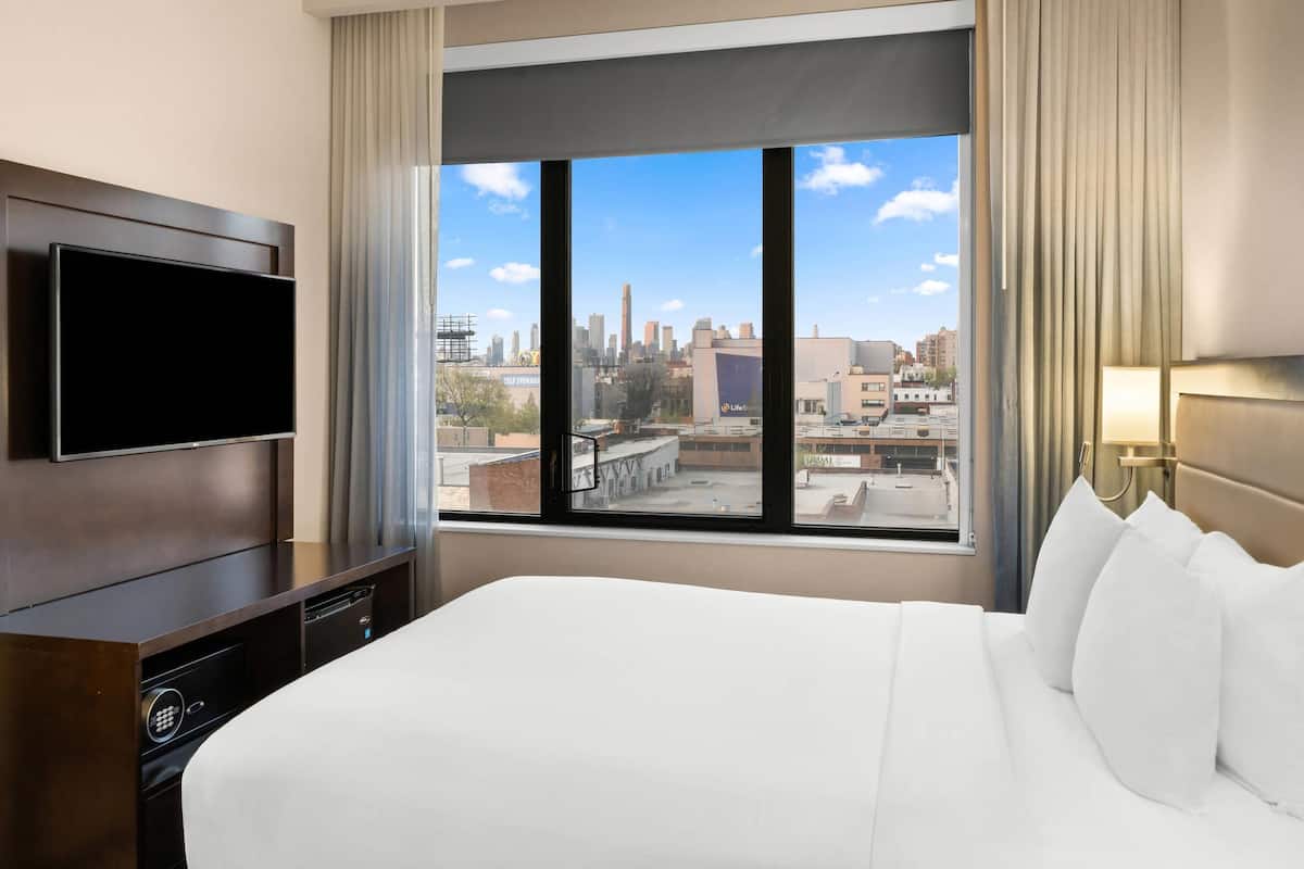 in-room safe, desk, laptop workspace, blackout curtains