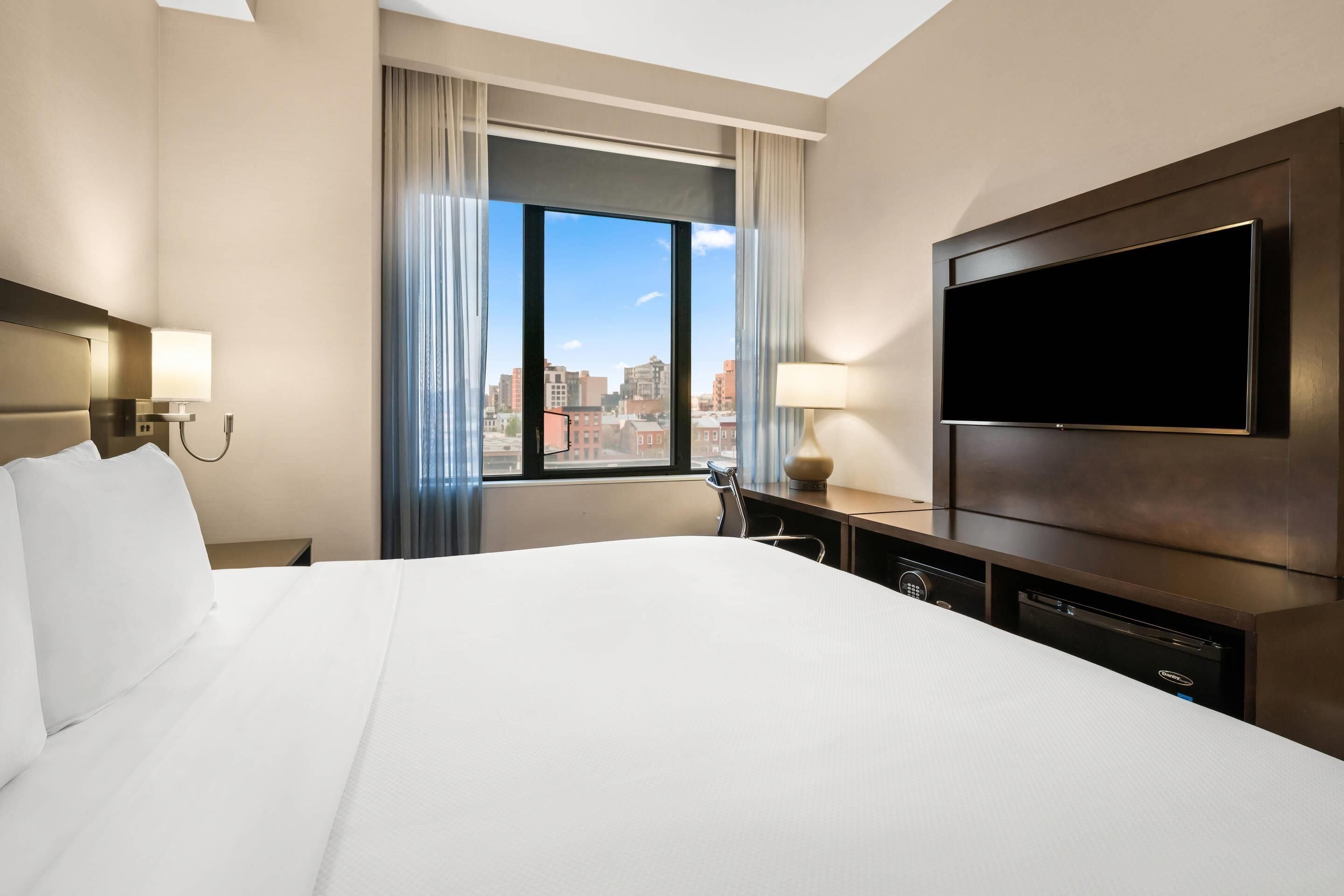 in-room safe, desk, laptop workspace, blackout curtains