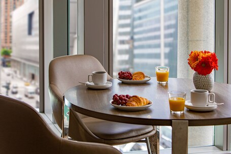 Courtyard by Marriott New York Manhattan Midtown West - Image 1