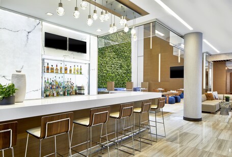 Courtyard by Marriott New York Manhattan Midtown West - Image 11