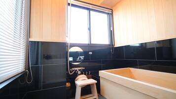 Separate bathtub and shower, deep-soaking bathtub, free toiletries