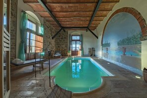Indendørs pool, opvarmet pool