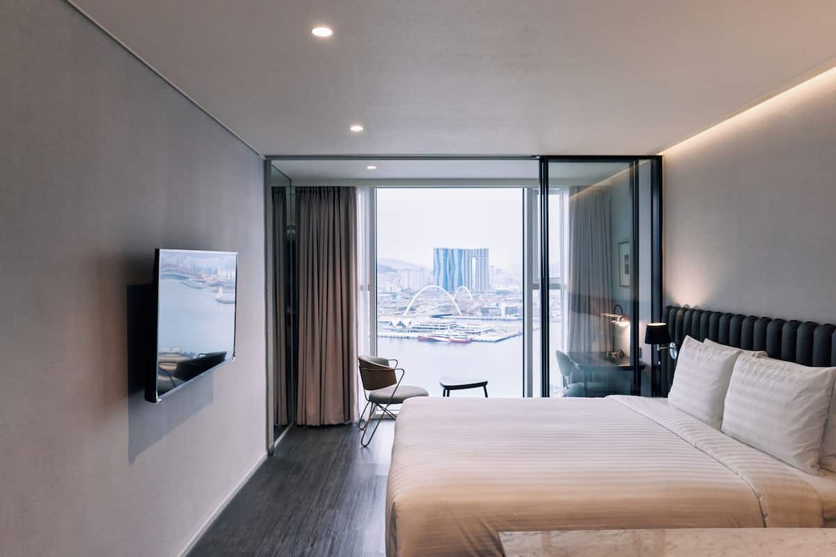 Phòng đôi Deluxe, quang cảnh biển | Bộ đồ giường cao cấp, két bảo mật tại phòng, bàn 