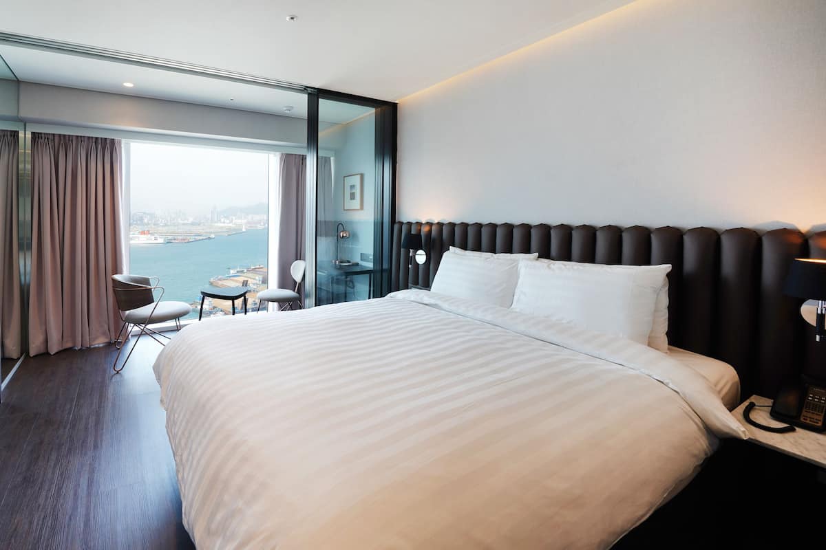 1 Schlafzimmer, hochwertige Bettwaren, Zimmersafe, Schreibtisch