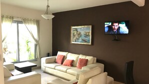 Casa Confort, varias camas, no fumadores | Sala de estar | Una Smart TV, Netflix