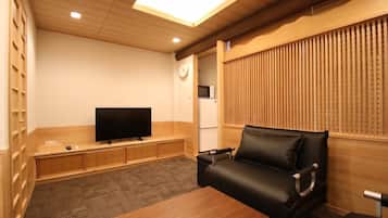 Apartment | Living room | Flat-screen TV