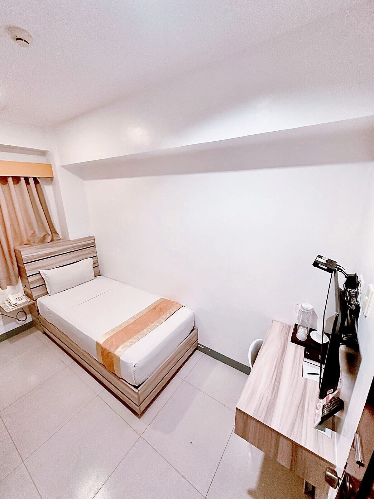 standard hive single | free wifi, bed sheets