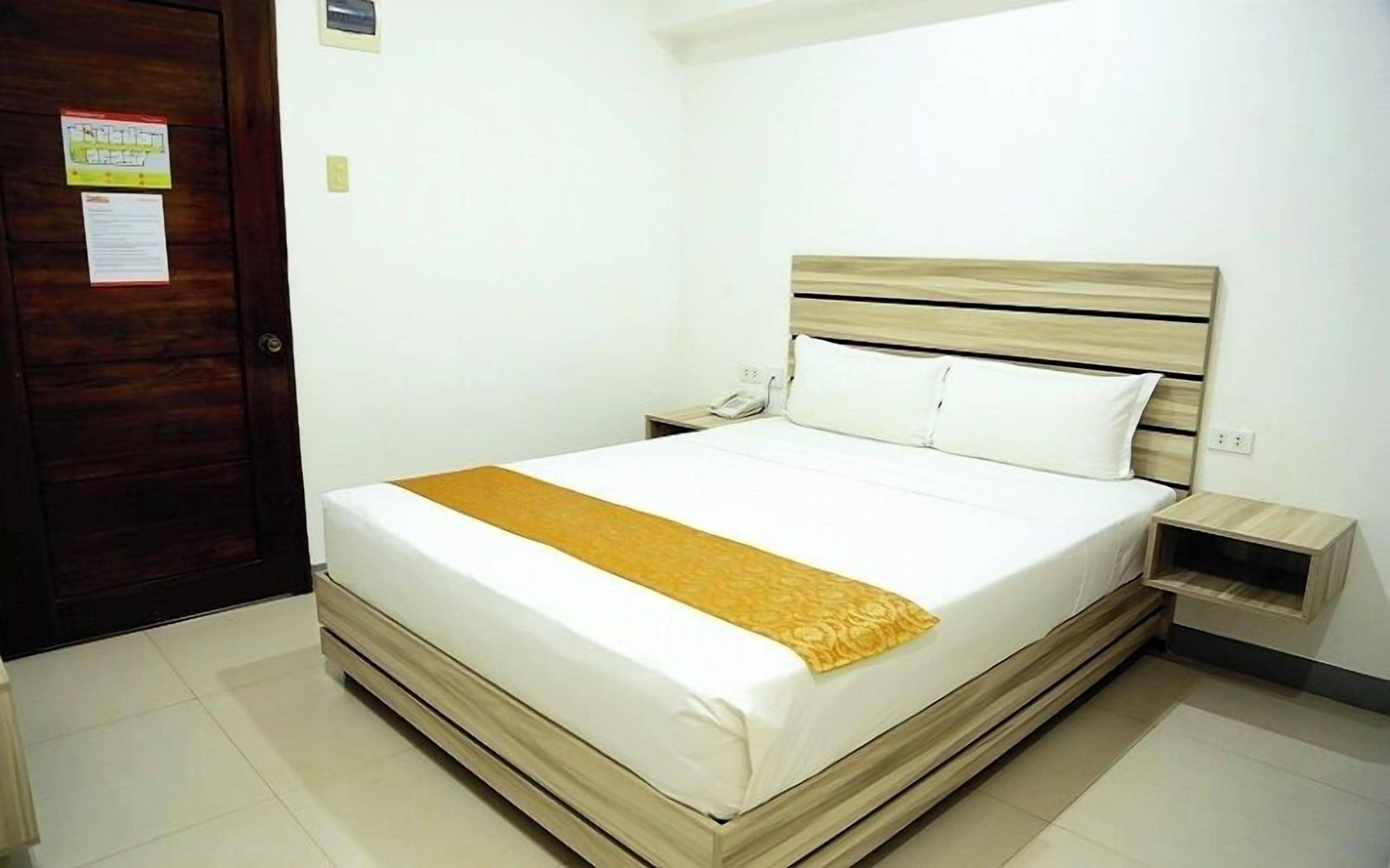 standard hive double | free wifi, bed sheets