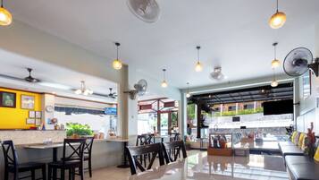 Morgunverður í boði, innlend og alþjóðleg matargerðarlist