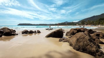 Pantai di sekitar