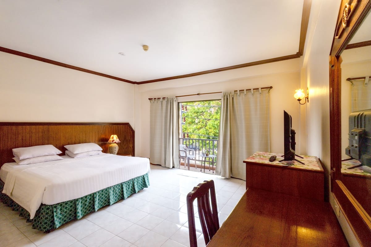 ตู้นิรภัยในห้องพัก, โต๊ะทำงาน, ผ้าม่านกันแสง, Wi-Fi ฟรี