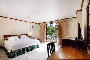 Superior Room with Sea View | Een kluis op de kamer, een bureau, verduisterende gordijnen, gratis wifi