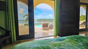 2 slaapkamers, een kluis op de kamer, een strijkplank/strijkijzer, wifi