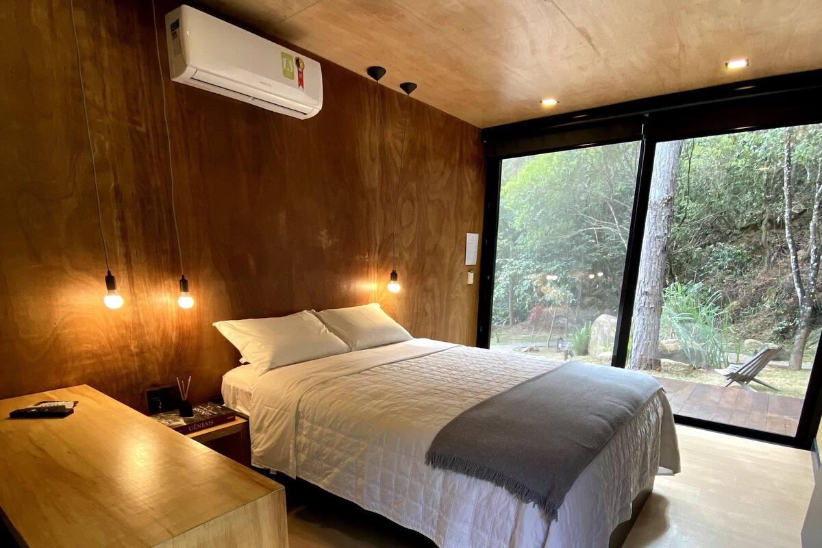 Premium bedding, minibar, desk, blackout curtains