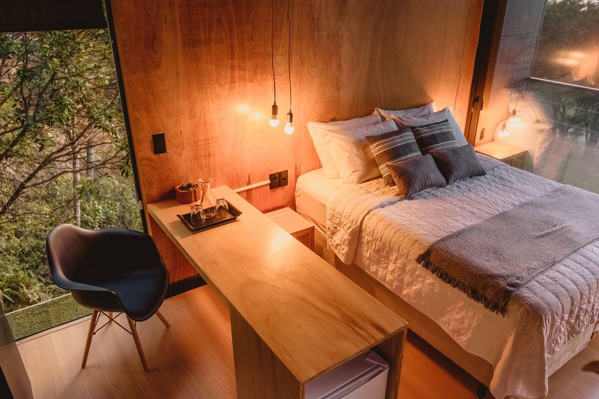 Premium bedding, minibar, desk, blackout curtains