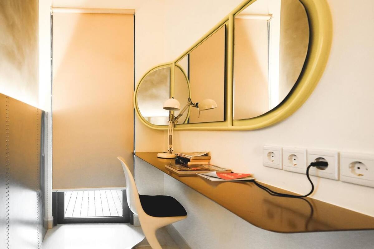 Phòng Suite | Phòng tắm | Buồng tắm vòi sen, đồ dùng nhà tắm miễn phí, dép đi trong nhà