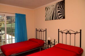 WiFi (無料)、ベッドシーツ