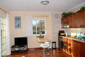 Frigorifero, forno, macchina per tè/caffè, bollitore elettrico