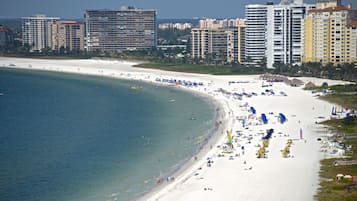 Beach nearby, sun loungers, beach towels