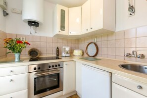 Kühlschrank, Ofen, Hochstuhl, Gefrierschrank