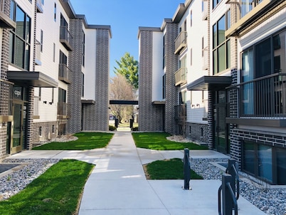 Luxury Downtown Traverse City Condo-Capri 2