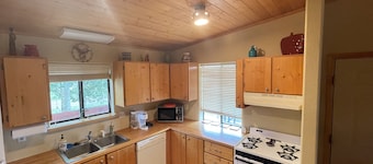 Eagle Nest Fly Shack and Lodge