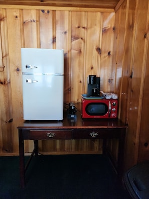 Suite, 2 Queen Beds, Non Smoking, Mountain View | Living area
