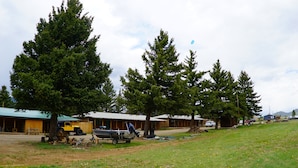 A rural setting with cabins, a truck, and a boat. - Eagle Nest Fly Shack and Lodge (Eagle Nest)