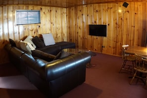Suite, 2 Queen-Betten, Nichtraucher, Bergblick (95) | Wohnzimmer | Flachbildfernseher, Streaming-Dienste