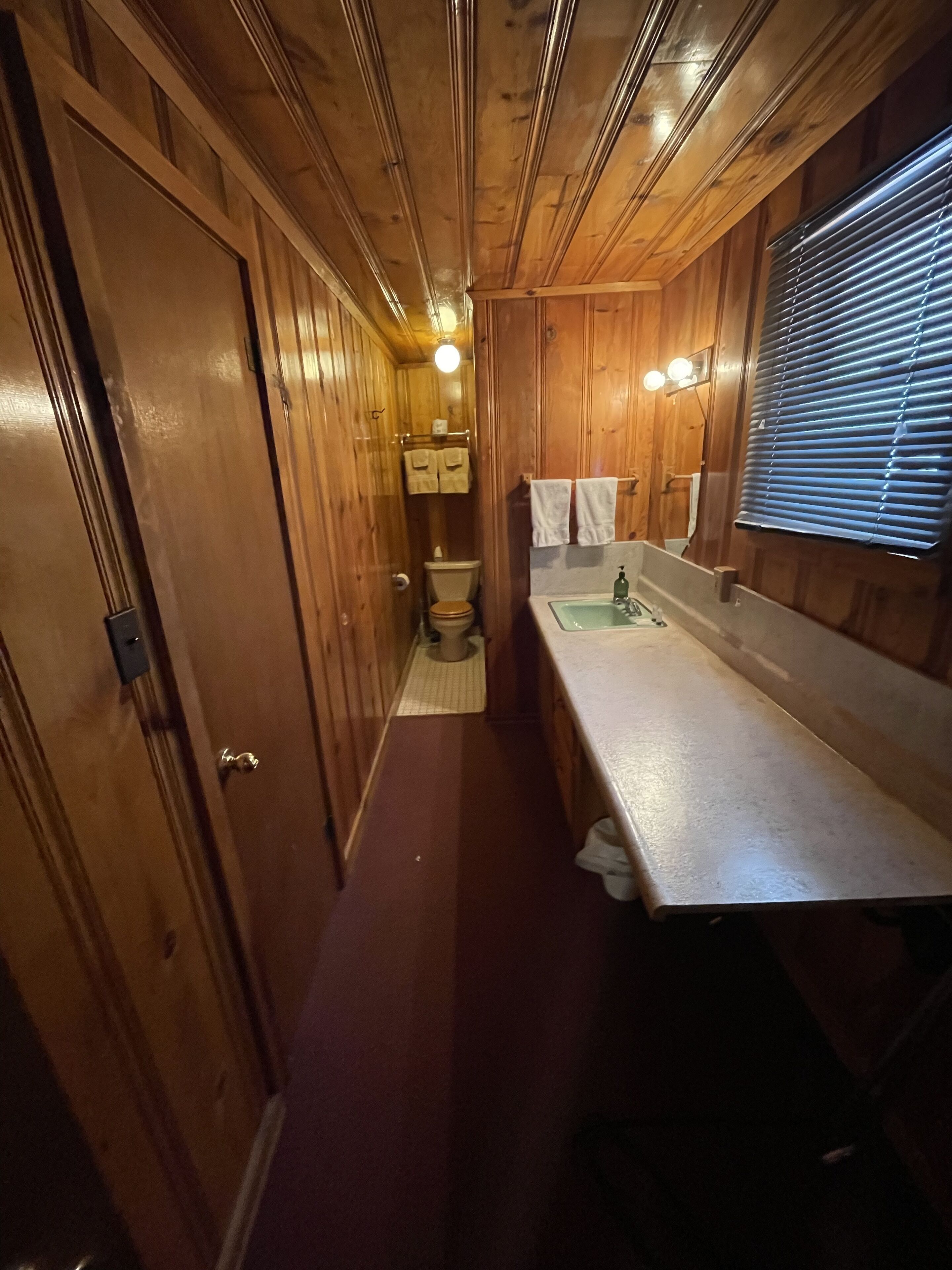 suite, 2 queen beds, non smoking, mountain view (95) | bathroom | combined shower/bathtub, hydromassage showerhead, free toiletries